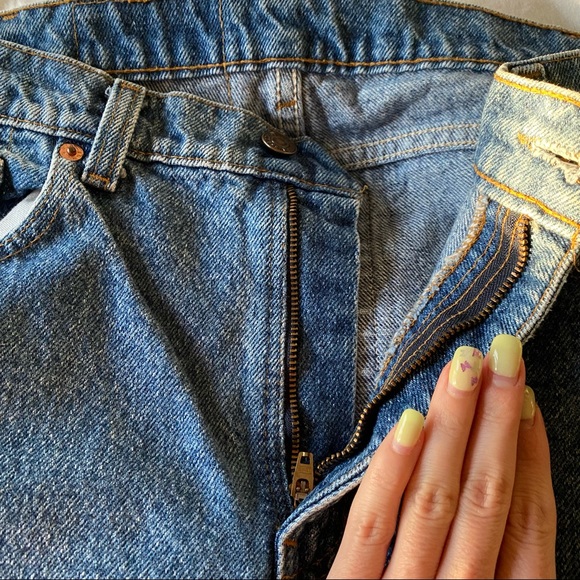 [LEVIS] VINTAGE 585 LIGHT MEDIUM WASH JEANS - Picture 4 of 10